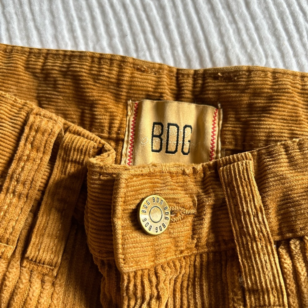 BRAND NEW BDG Flare Corduroy’s camel color